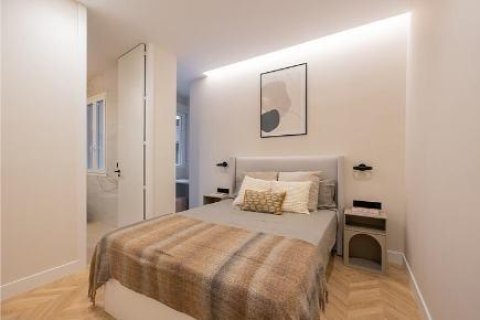 2 bedrooms Apartment in Madrid, Spain No. 27519 3