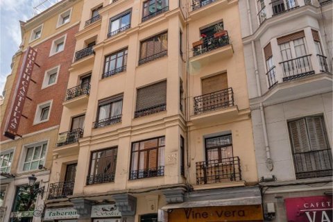 2 bedrooms Apartment in Madrid, Spain No. 27517 1