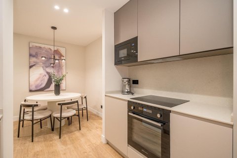 2 dormitorios Apartment en Madrid, Spain No. 27520 6