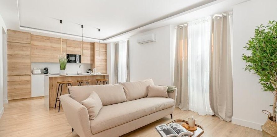 3 bedrooms Apartment in Madrid, Spain No. 27518