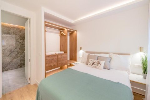 3 bedrooms Apartment in Madrid, Spain No. 27518 9