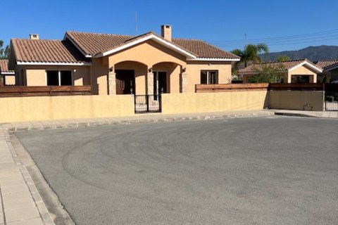 3 dormitorios Bungalow en Moni, Cyprus No. 36627 1