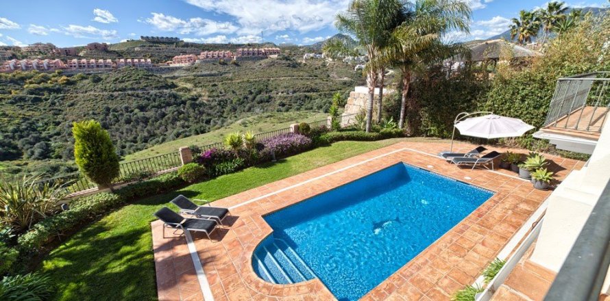 5 bedrooms House in Benahavis, Spain No. 25233