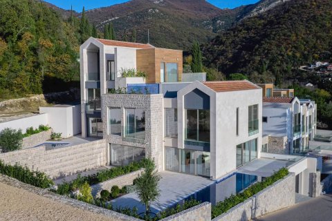 3 dormitorios Townhouse en Tivat, Montenegro No. 66907 3