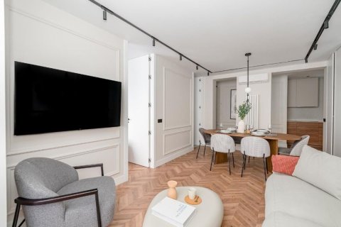 2 dormitorios Apartment en Madrid, Spain No. 26685 7