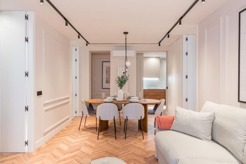 2 dormitorios Apartment en Madrid, Spain No. 26685 1