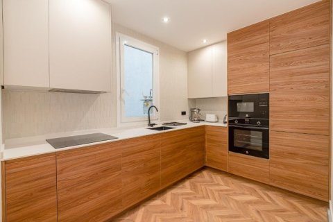 2 dormitorios Apartment en Madrid, Spain No. 26685 3