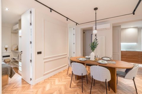 2 dormitorios Apartment en Madrid, Spain No. 26685 6