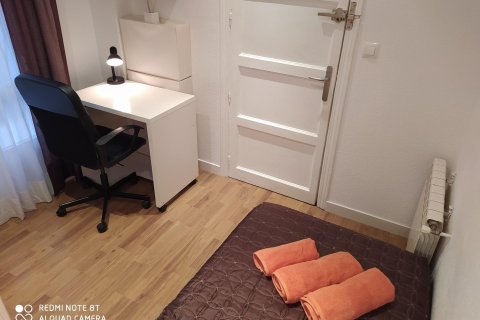 5 dormitorios Apartment en Madrid, Spain No. 27865 5