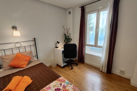 5 dormitorios Apartment en Madrid, Spain No. 27865 18