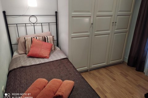 5 dormitorios Apartment en Madrid, Spain No. 27865 6