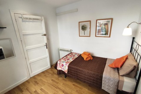 5 dormitorios Apartment en Madrid, Spain No. 27865 19