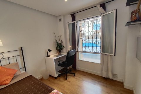 5 dormitorios Apartment en Madrid, Spain No. 27865 21