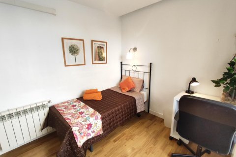 5 dormitorios Apartment en Madrid, Spain No. 27865 20