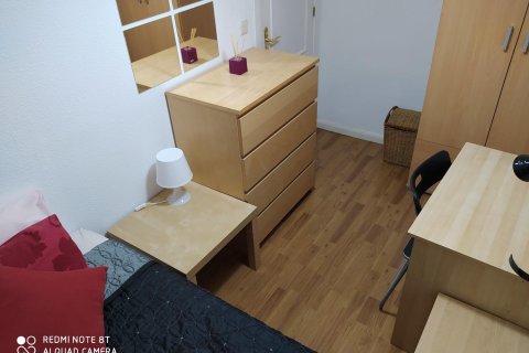 5 chambres Appartement à Madrid, Spain No. 27865 7