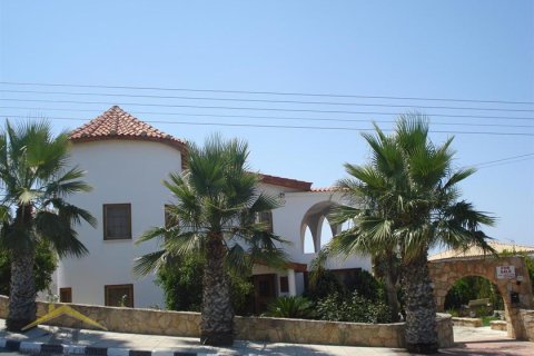 4 bedrooms Villa in Tala, Cyprus No. 39161 2