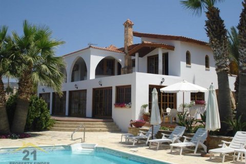 4 bedrooms Villa in Tala, Cyprus No. 39161 1