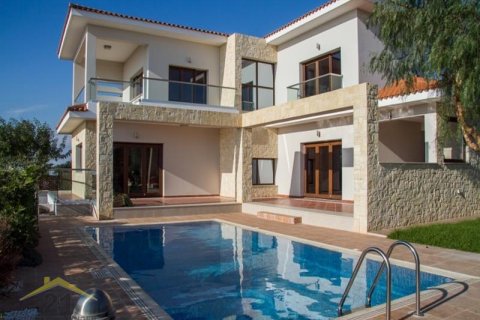 4 bedrooms Villa in Pegeia, Cyprus No. 39140 1