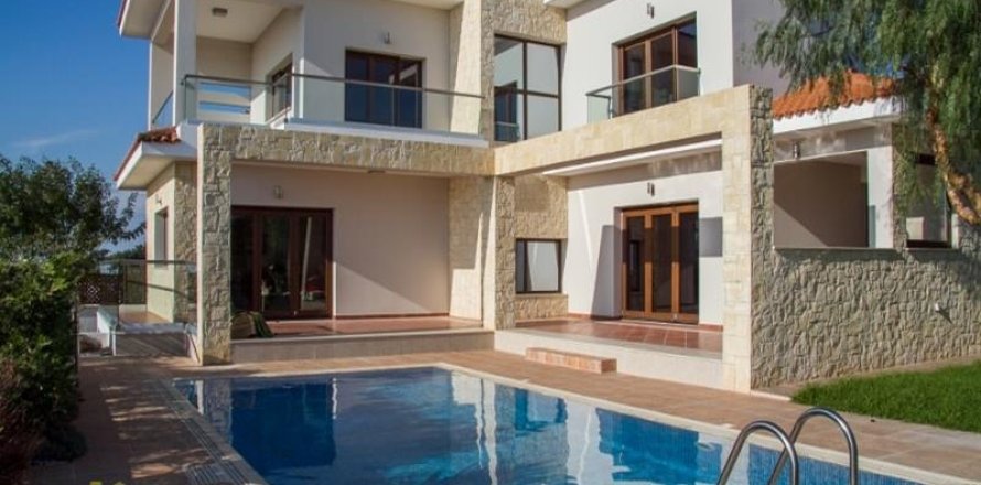 4 bedrooms Villa in Pegeia, Cyprus No. 39140