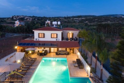 4 bedrooms Villa in Agios Georgios, Cyprus No. 39139 9