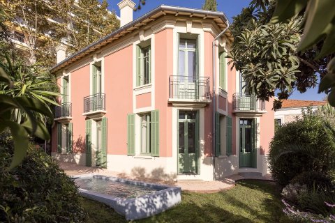 4 dormitorios House en Le Cannet, France No. 68047 1