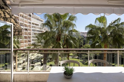 2 dormitorios Apartment en Cannes, France No. 68044 3