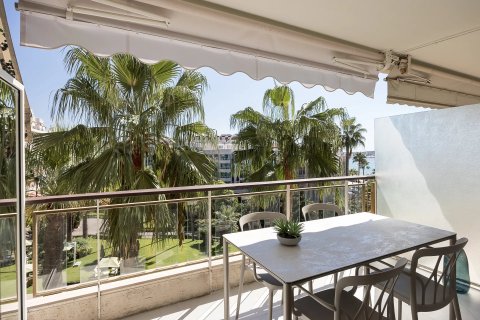 2 dormitorios Apartment en Cannes, France No. 68044 2