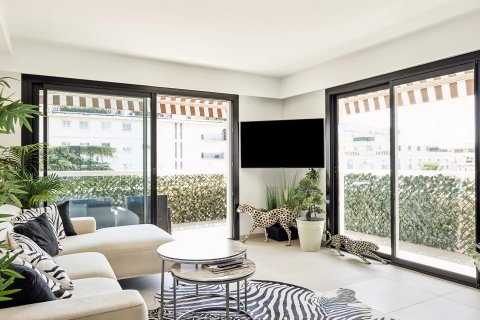 2 dormitorios Apartment en Cannes, France No. 68042 4