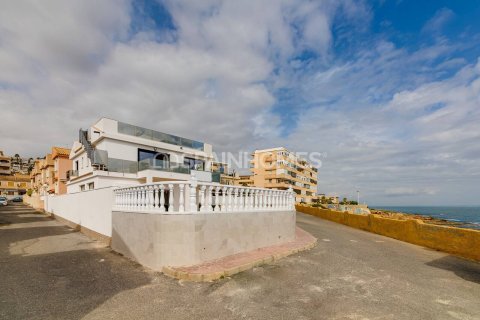 4 dormitorios Villa en Torrevieja, Spain No. 26657 13