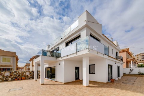 4 dormitorios Villa en Torrevieja, Spain No. 26657 9