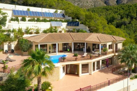 6 bedrooms Villa in Altea, Spain No. 26105 1