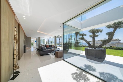 5 bedrooms Villa in Cannes, France No. 69153 7