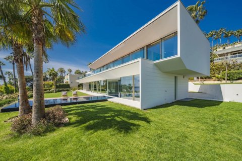 5 bedrooms Villa in Cannes, France No. 69153 4