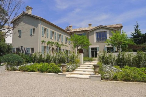 6 bedrooms Villa in Antibes, France No. 69160 2