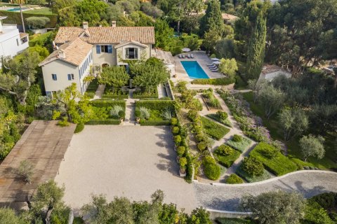 6 bedrooms Villa in Antibes, France No. 69160 4