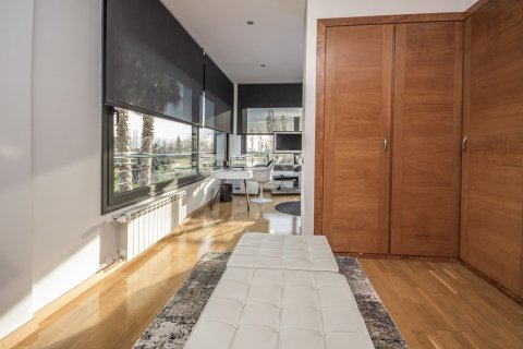 5 bedrooms Villa in Barcelona, Spain No. 26068 9