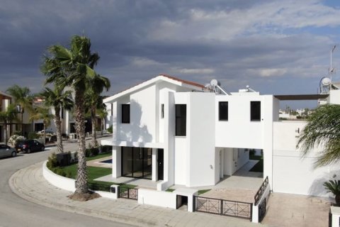 4 bedrooms Villa in Pyla, Cyprus No. 36667 1