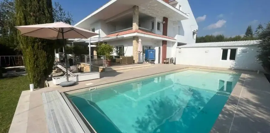 5 bedrooms Villa in Pyrgos, Cyprus No. 30156