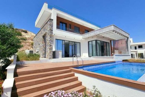 4 bedrooms Villa in Agios Tychonas, Cyprus No. 31205 1