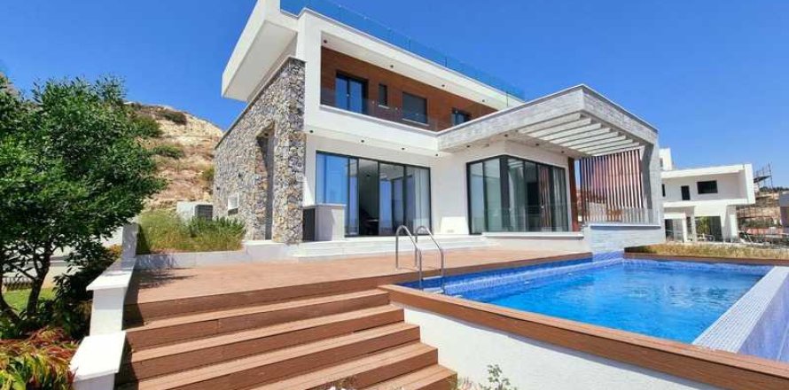 4 bedrooms Villa in Agios Tychonas, Cyprus No. 31205