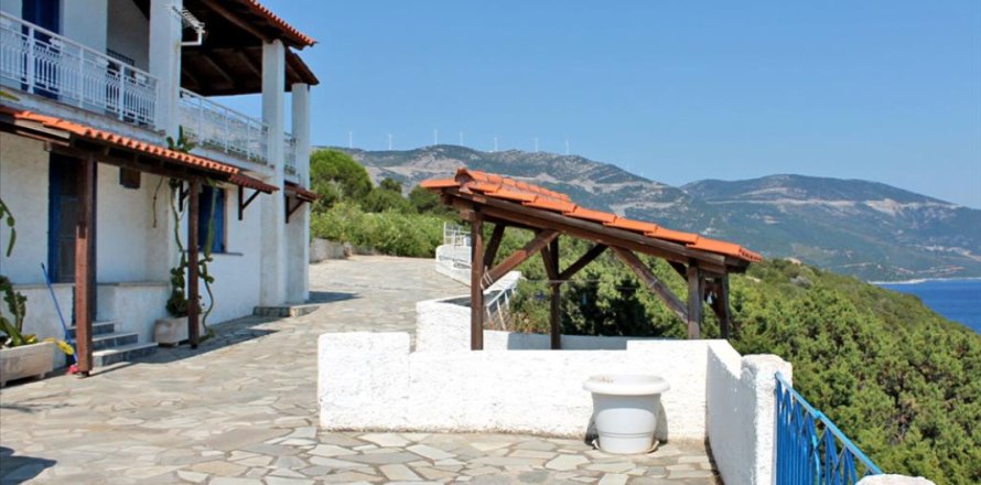 4 bedrooms Villa in Central Greece, Greece No. 49116