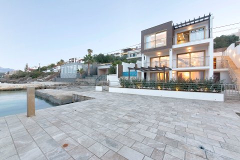 4 bedrooms Villa in Krashichi, Montenegro No. 66999 2