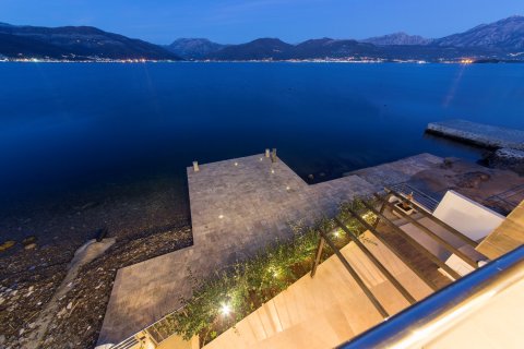 4 bedrooms Villa in Krashichi, Montenegro No. 66999 20