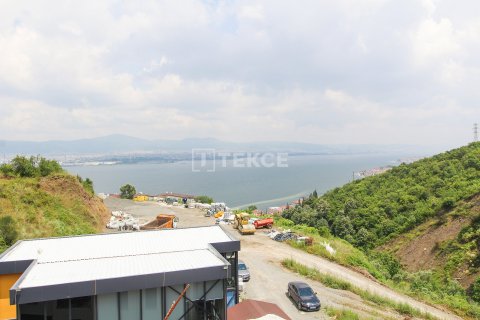 5+1 Apartment in Golcuk, Turkey No. 14243 30