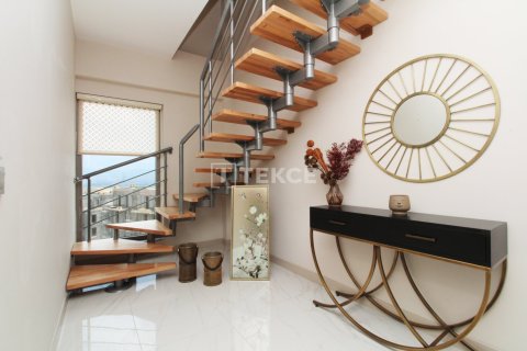 5+1 Apartment en Golcuk, Turkey No. 14243 30