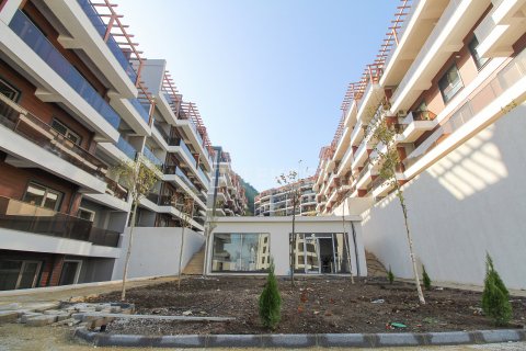 5+1 Apartment in Golcuk, Turkey No. 14243 9