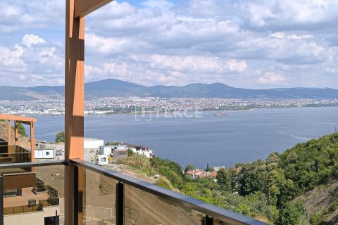 5+1 Apartment en Golcuk, Turkey No. 14243 28