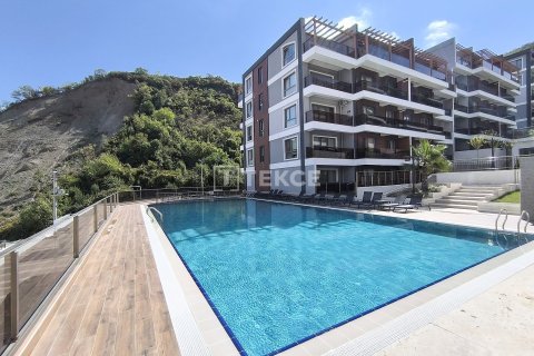 5+1 Apartment en Golcuk, Turkey No. 14243 25