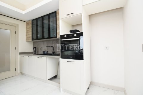 5+1 Apartment in Golcuk, Turkey No. 14243 24