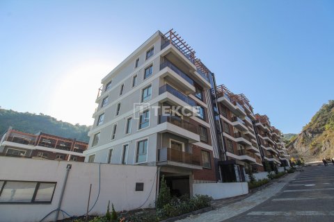 5+1 Apartment in Golcuk, Turkey No. 14243 8